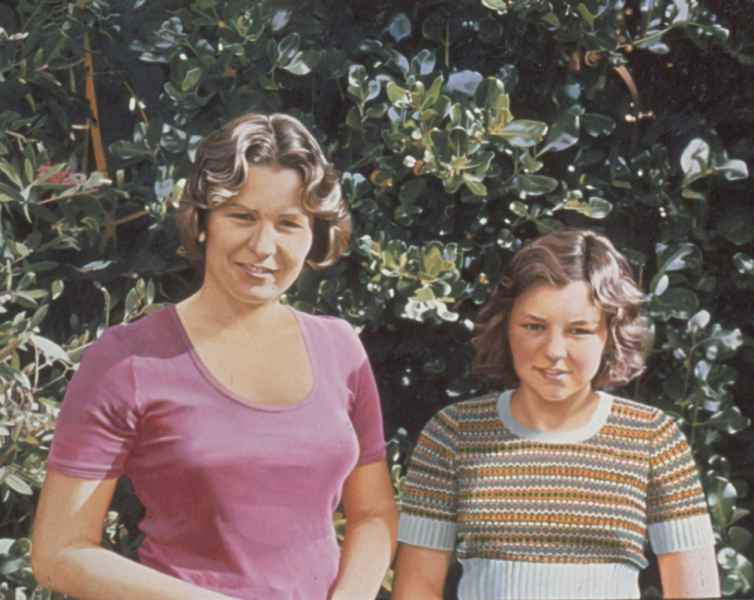 Portrait of the Kuiper sisters 1977